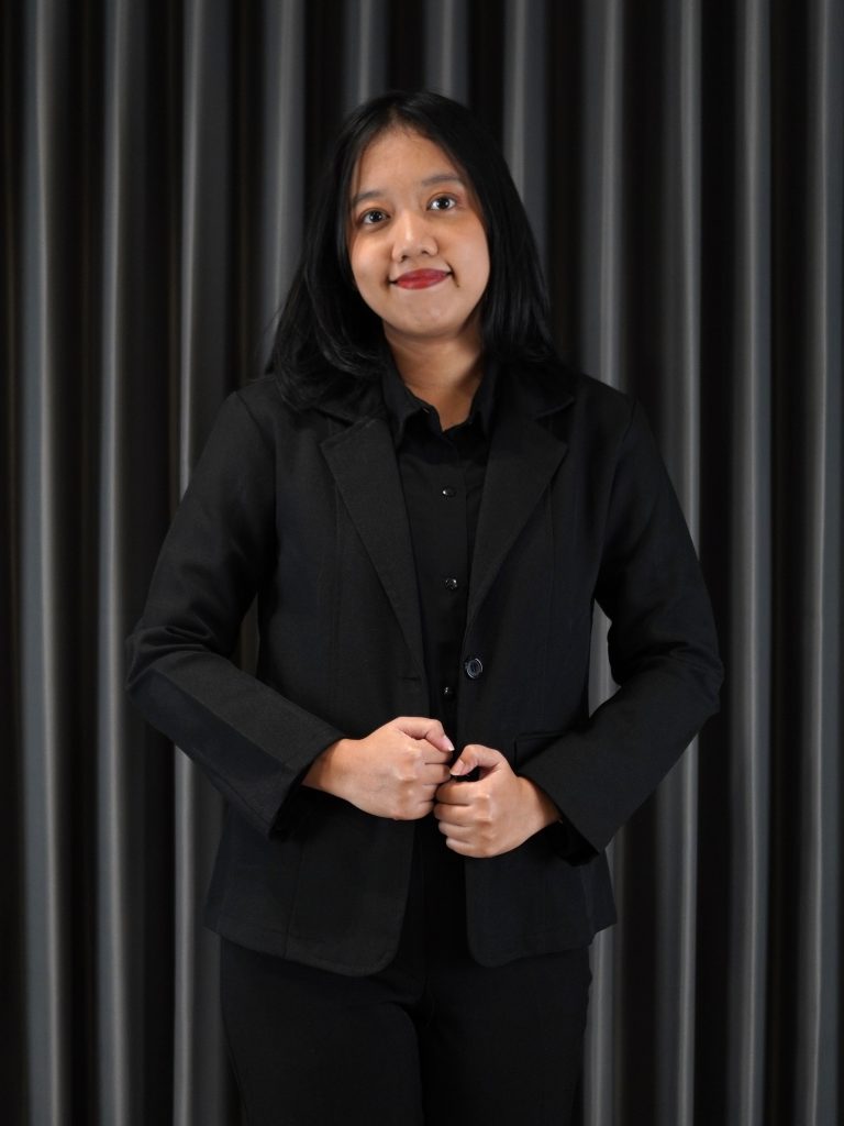 Anita Meidhiyana, S.Pd. (ECONOMICS & BUSINESS)