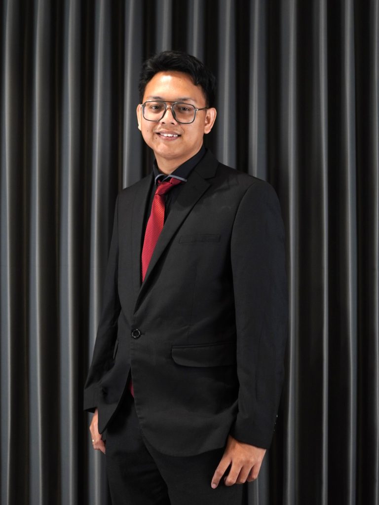 Hari Krismawan Markus, S.Pd. (English)