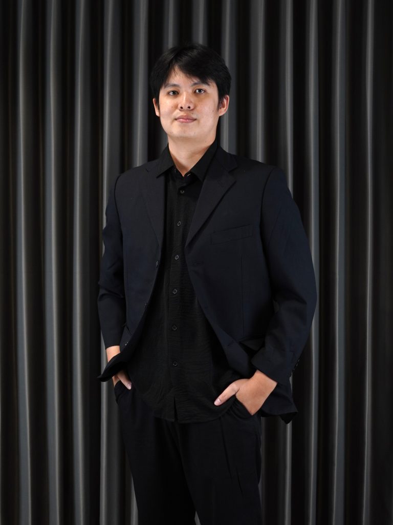 Vincent Mintarja, S.Ds. (Visual Communication Design)